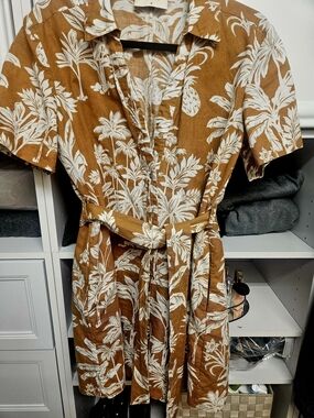 Tropical-Print Short Sleeve Jumpsuit Romper in Rust and White